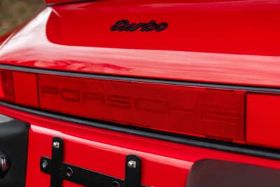 27万1600ドル(邦貨換算4245万円)で落札されたポルシェ「911ターボ フラットノーズ」(C)Courtesy of RM Sotheby's