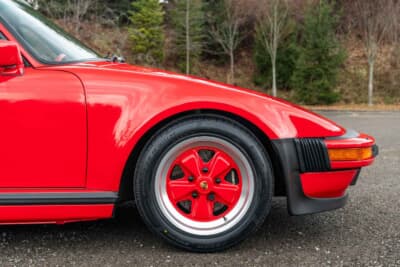 27万1600ドル(邦貨換算4245万円)で落札されたポルシェ「911ターボ フラットノーズ」(C)Courtesy of RM Sotheby's