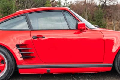 27万1600ドル(邦貨換算4245万円)で落札されたポルシェ「911ターボ フラットノーズ」(C)Courtesy of RM Sotheby's