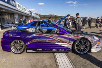 三菱 エクリプススパイダー：劇中車にはないグラフィックを追加している