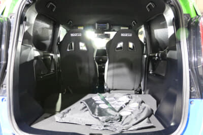 花壇自動車大学校 ek Mobility X：街にも溶け込むアクティブなクルマをコンセプトにしているので、シートをSPARCO製に換装