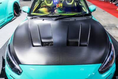 LB-nation DAIHATSU COPEN GT-K type.2：フロントフードにはオプション設定されているドライカーボン製のダクト付きボンネットを装着