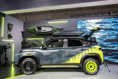 スズキ フロンクス シーバスナイトゲーム：デジタル迷彩を思わせるような蛍光イエローとマットブラックを組み合わせたカラーリング