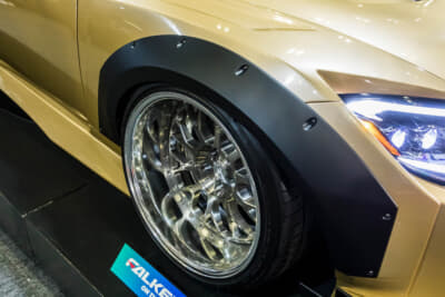 KUHL 34ZR-GTWR SPEC-D：これまでとは全く異なるビス留めのブラックペイントのオーバーフェンダー