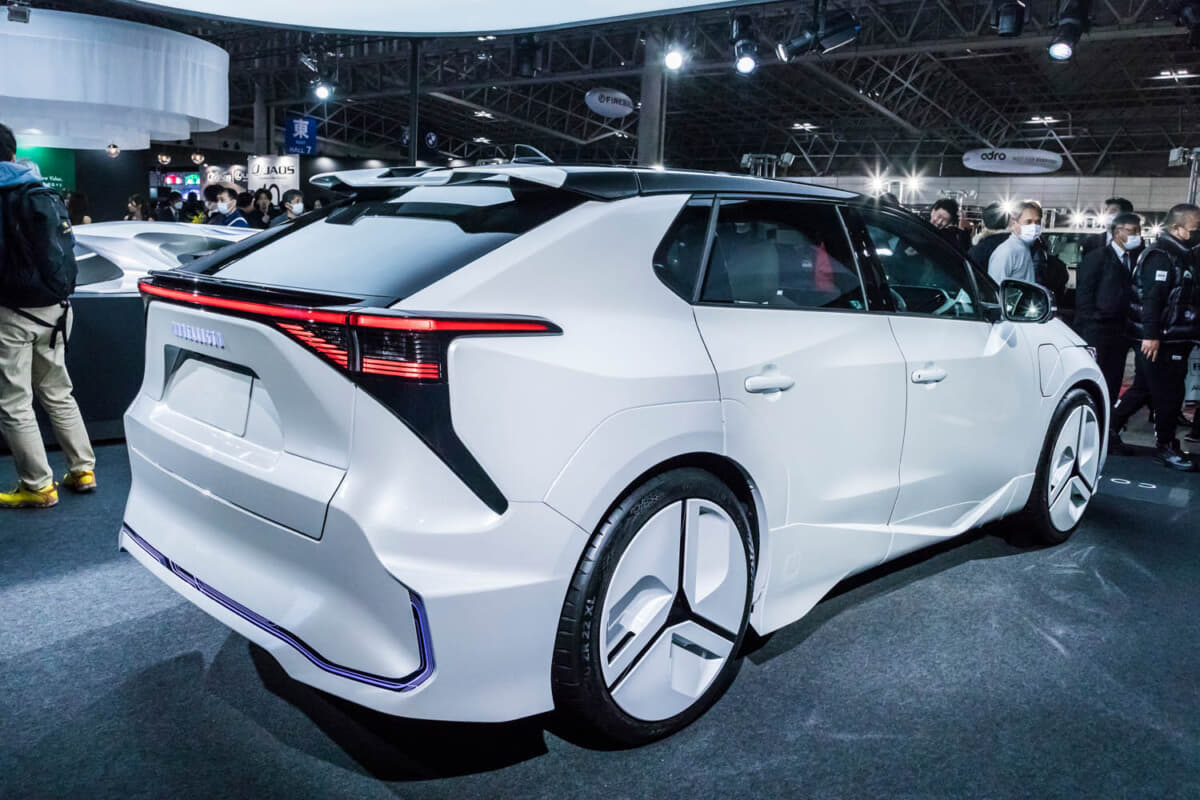 MODELLISTA ZERO CONCEPT：市販のbZ4Xと比較してみると、前後バンパーは全く異なるデザインとなっている