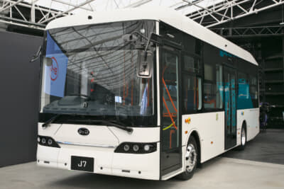 新規導入される中型バスのBYD J7