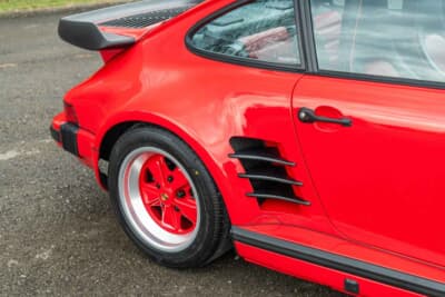 27万1600ドル(邦貨換算4245万円)で落札されたポルシェ「911ターボ フラットノーズ」(C)Courtesy of RM Sotheby's