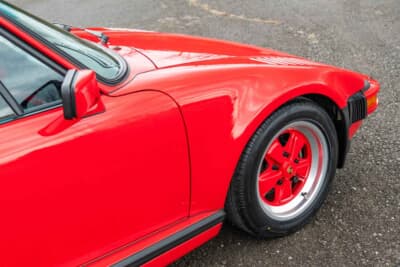 27万1600ドル(邦貨換算4245万円)で落札されたポルシェ「911ターボ フラットノーズ」(C)Courtesy of RM Sotheby's