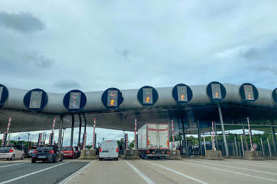 フランスのル・マンへの道中の料金所