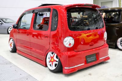 ダイハツ ムーヴラテ：限りなく低い車高だが、サスペンションは日正タイヤ製ワンオフ品を使用