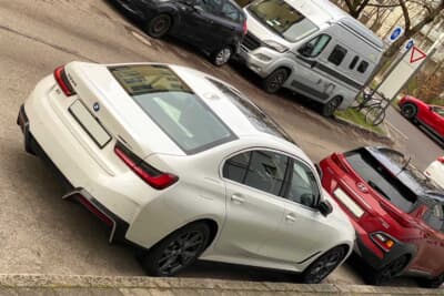 普通の3シリーズで見慣れているので違和感。微妙に長いボディが特徴