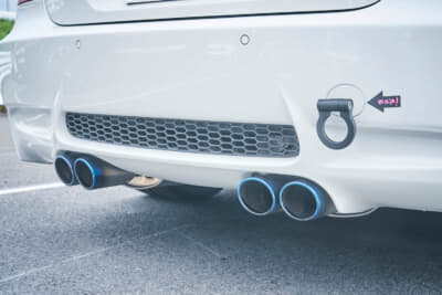 BMW E92型 M3：V8 NAサウンドをより楽しむためにアーキュレー製のチタンマフラーを装着している