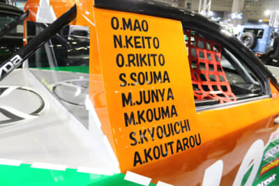 WiZ CONCEPT XIX CX-Vision：NASCARの安全装置のひとつであるウインドウ･ネットも再現。レースカーなので、製作メンバーの名前の表示もボディとマッチ