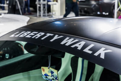 LB-WORKS F8 Tributo:リバティーウォークは最近は日本車だけにとどまらず外国車や旧車のカスタマイズも行なっており、その幅の広さも話題となっている