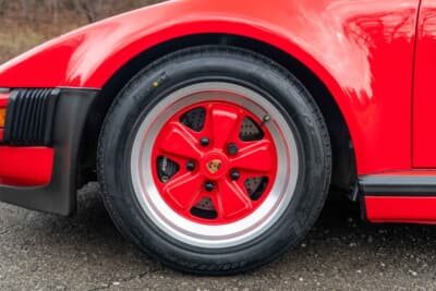 27万1600ドル(邦貨換算4245万円)で落札されたポルシェ「911ターボ フラットノーズ」(C)Courtesy of RM Sotheby's