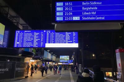 ハンブルク中央駅構内。ここからもストックホルムまで電車で行けるんですね
