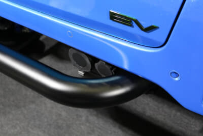 花壇自動車大学校 ek Mobility X：バンパーガードは前後ともジムニー用で、EVの充電プラグに干渉しないように工夫して取り付けた