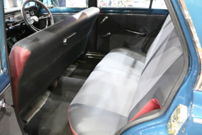 トヨタ東京自動車大学校 光冠：4ドアセダンがベースなので、リアシートもキレイに仕上げられている