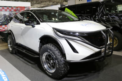 関東工業自動車大学校 日産 ARIA：ありそうでなかった日産 アリアのオフロード・バージョンは新鮮で、数多くの来場者が写真を撮っていた