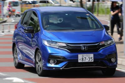 ドライバー以外が乗り降りするときロックを解除する程度は、面倒くさがるほどの手間ではないしメリットのほうが大きい