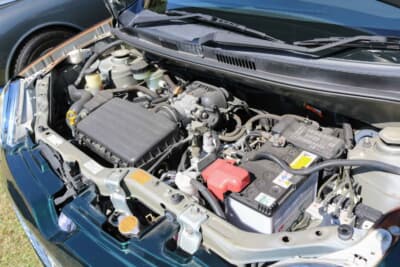 ダイハツ ミラジーノ ミニライト：フロントに搭載されているエンジンは水冷直列3気筒DOHC12バルブで、最高出力は58ps/7600rpm
