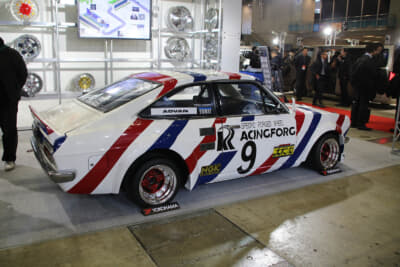 TOKYO AUTO SALON 2024で展示されたB110型のRACING FORG TORII SUNNYの他、同じカラーリングのB310型とブラックのB310型も存在（いずれもRACING FORGを装着）