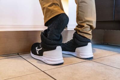 ミズノ オールマイティ LSII 73M BOA：BOA フィットシステムにより締める／緩めるを簡単操作。足の甲全体を包み込むようなフィット感を自在に調整可能だ