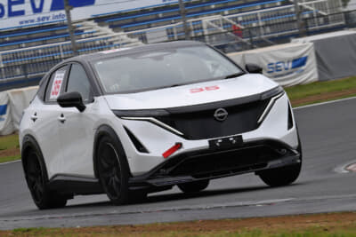 日産アリアなどSUVモデルはEV-Sクラスに参戦。このクラスは昨年までモーター出力に上限はなかったが今シーズンから最大出力400kW未満という規定となった