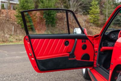 27万1600ドル(邦貨換算4245万円)で落札されたポルシェ「911ターボ フラットノーズ」(C)Courtesy of RM Sotheby's