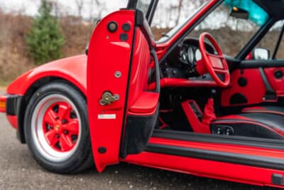 27万1600ドル(邦貨換算4245万円)で落札されたポルシェ「911ターボ フラットノーズ」(C)Courtesy of RM Sotheby's