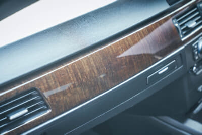 BMW E92型 M3：ダッシュのウッドが高級感を演出