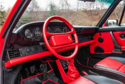 27万1600ドル(邦貨換算4245万円)で落札されたポルシェ「911ターボ フラットノーズ」(C)Courtesy of RM Sotheby's