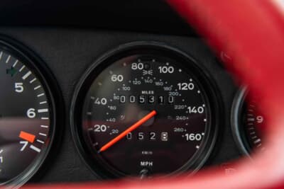 27万1600ドル(邦貨換算4245万円)で落札されたポルシェ「911ターボ フラットノーズ」(C)Courtesy of RM Sotheby's