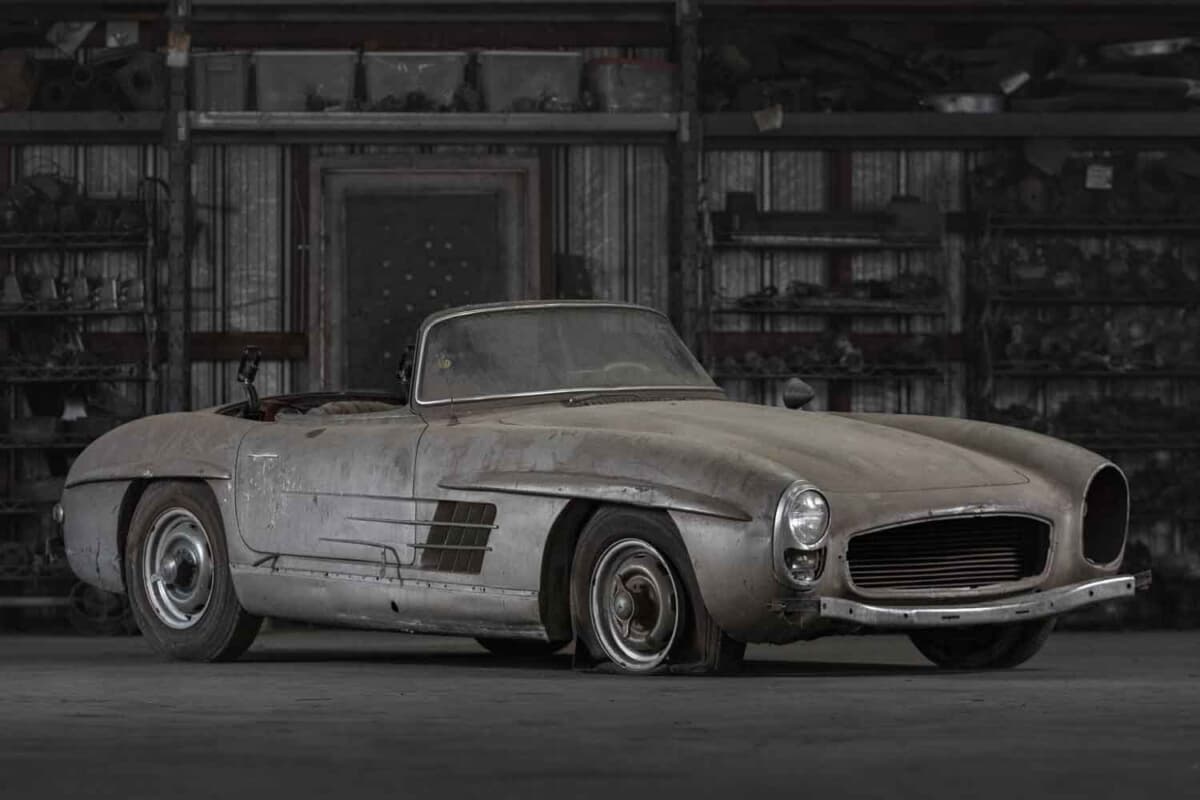 118万7500ドル（邦貨換算約1億8085万円）で落札されたメルセデス・ベンツ「300SL ロードスター」（C）Courtesy of RM Sotheby's