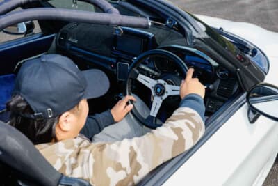 トヨタ コペン GRスポーツ:ステアリングは定番中の定番ナルディ・クラシックをチョイス。操作性は当然としてスポーティなデザインもGRコペンにマッチする