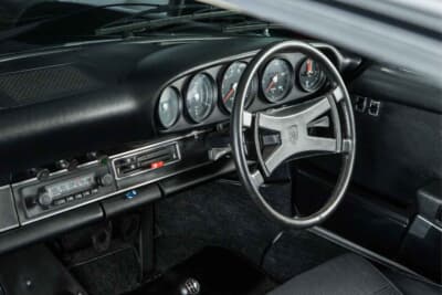 48万3125ポンド（邦貨換算約9281万円）で落札されたポルシェ「911 カレラRS 2.7」（C）Courtesy of RM Sotheby's