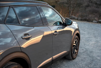 プジョー 2008 GT ブルーHDi：大胆な面構成のボディパネル