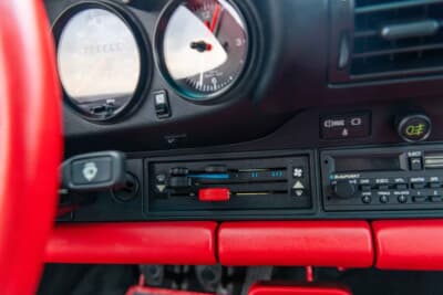 27万1600ドル(邦貨換算4245万円)で落札されたポルシェ「911ターボ フラットノーズ」(C)Courtesy of RM Sotheby's