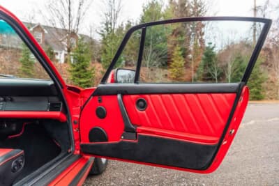 27万1600ドル(邦貨換算4245万円)で落札されたポルシェ「911ターボ フラットノーズ」(C)Courtesy of RM Sotheby's