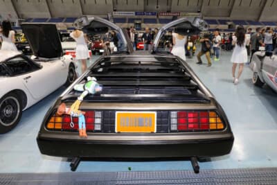 デロリアン DMC-12：個性的なデザインは、イタリア・カーデザイン界の巨匠であるジョルジェット・ジウジアーロ氏が手がけた