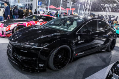LB E-WORKS TESLA Model3：2024年11月のSEMA SHOWでデビューしたコンプリートモデルで、今回は日本向けにブラックボディで新たに製作した1台