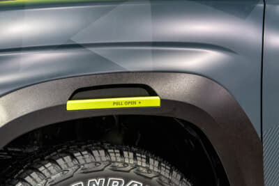 スズキ フロンクス シーバスナイトゲーム：ホイールアーチにも蛍光イエローのアクセント