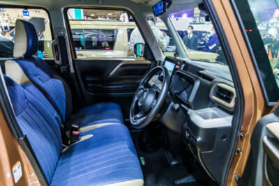 キャルズモーター Sandy：インテリアもブルーデニムとコーデュロイの2色から選べるシートカバーを装着