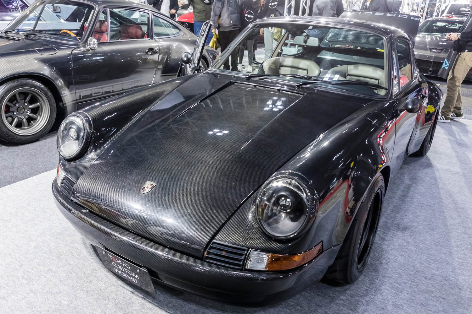 PORSCHE 911 ナローポルシェ カーボン リアエンジンフード 超軽量 全身ドライカーボンのポルシェ「911」は約6000万円！ 250キロ軽量化