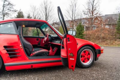 27万1600ドル(邦貨換算4245万円)で落札されたポルシェ「911ターボ フラットノーズ」(C)Courtesy of RM Sotheby's