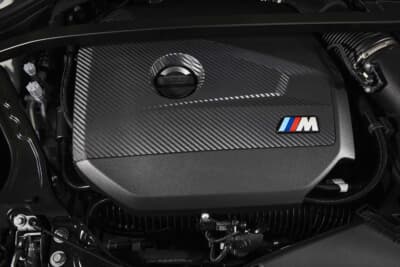 BMW M135 xDrive：2L直4 Mツインパワーターボガソリンを搭載。低回転域での優れたレスポンスが特徴のひとつ