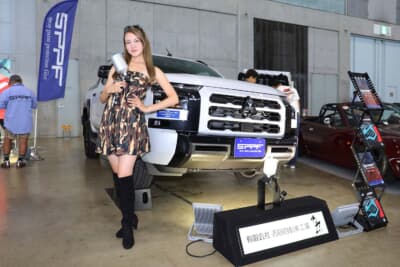 スプレー施工によるプロテクションフィルムSPPFの技術認定店（DIPSHOP）の吉田自動車工業（福岡県福岡市）も出展