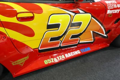 スズキ カプチーノ：ボディグラフィックもライトニング・マックィーンとほぼ同じ。一部にオリジナルアレンジを加えている