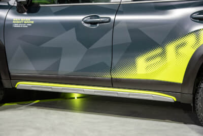 スズキ フロンクス シーバスナイトゲーム：デジタル迷彩を思わせるような蛍光イエローとマットブラックを組み合わせたカラーリング