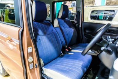 キャルズモーター Sandy：インテリアもブルーデニムとコーデュロイの2色から選べるシートカバーを装着